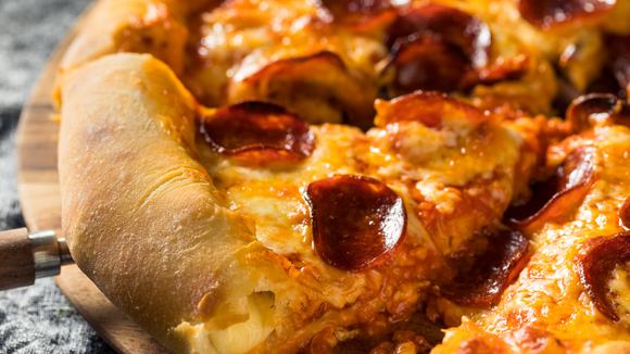 A solução para a pizza do final de semana é essa massa caseira de 3 ingredientes vapt-vupt