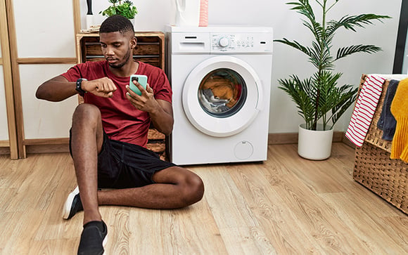 Este é o melhor horário para lavar roupa e economizar energia na máquina de lavar, segundo o ChatGPT