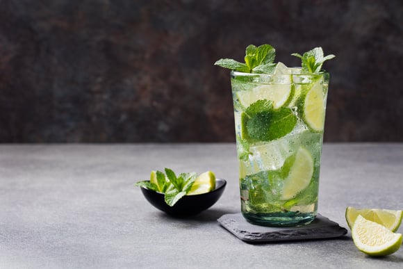 O mojito cubano também está de volta ao gosto popular! (Créditos: Shutterstock)