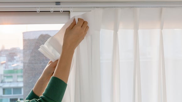 Antes de jogar fora suas cortinas velhas, confira essas 5 ideias para reciclá-las e transformá-las em coisas que você realmente pode usar