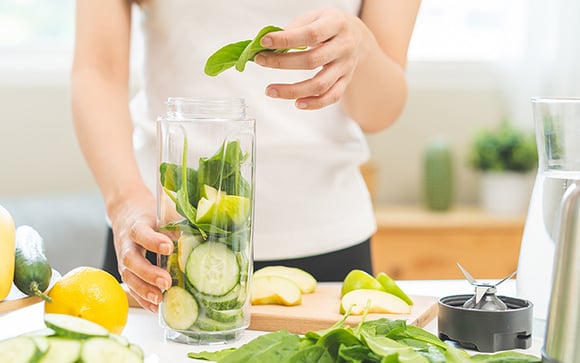 Suco com esse vegetal barato vale ouro: bebida com sabor neutro melhora a imunidade e o funcionamento do intestino, entre outros benefícios