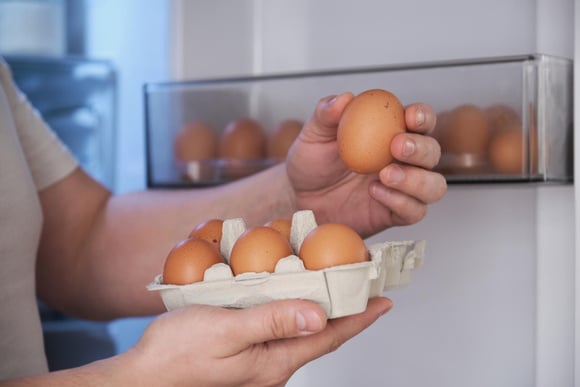Nem uma semana, nem um mês: quanto tempo os ovos duram na geladeira?