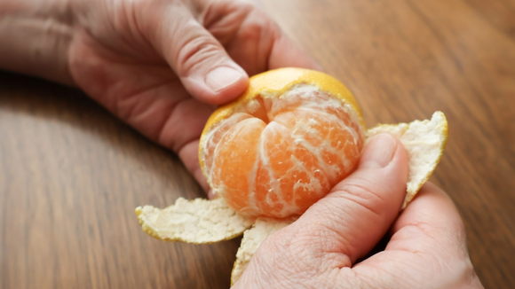 María Muñoz, médica: "Aquele fio branco que você puxa das tangerinas se chama albedo, e é mais importante do que você pensa. Ele contém fibras, vitamina C e flavonoides."