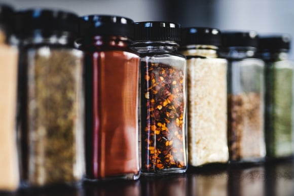 Truque simples de chef desentope pote de tempero que ficou ressecado ou úmido