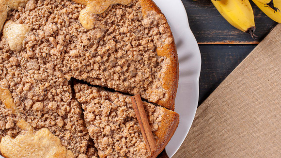 Aprenda a fazer a melhor cuca de banana com farofa: fácil, fofinha e cheia de sabor