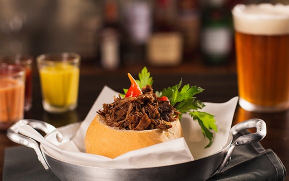 Adeus, cachorro-quente: essa carne louca vai ser a estrela da Festa Junina deste ano