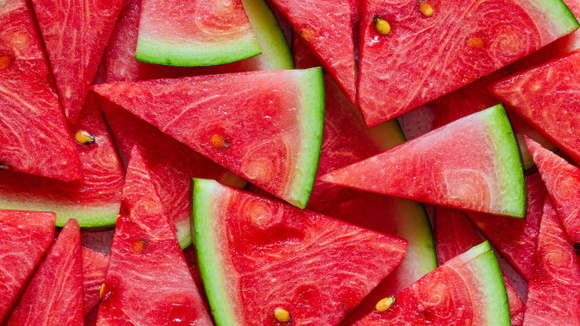 Veja como usar a casca de melancia em receitas (Créditos: Canva)