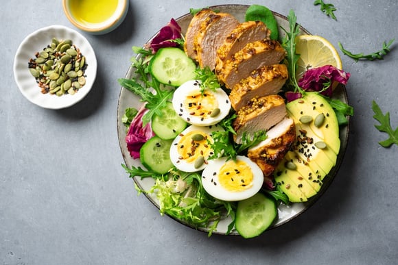 Proteína em excesso pode causar problemas de saúde – um nutricionista destaca um hábito que não vale a pena