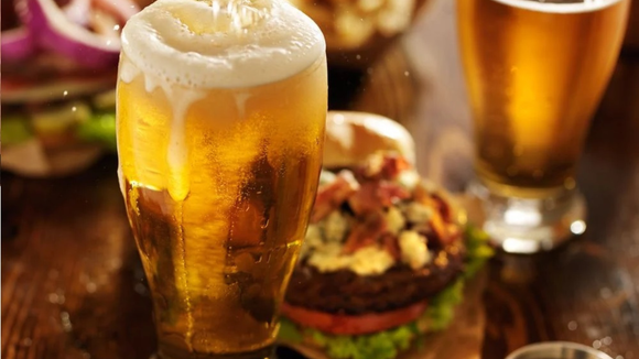 Abandonar o álcool faz parte de um estilo de vida voltado à prevenção de doenças cardiovasculares e ao envelhecimento saudável. (créditos: Shutterstock)