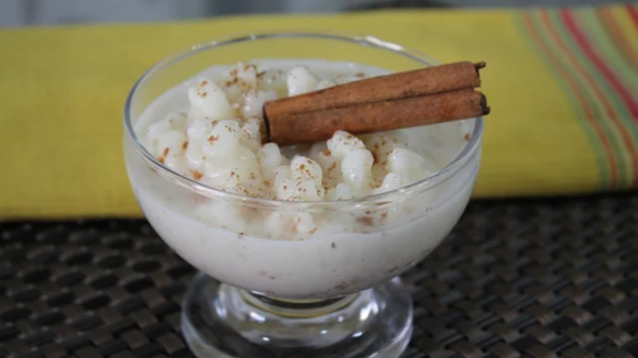 Cocada cremosa é a sobremesa perfeita para aquecer os dias de festa. (créditos: TudoGostoso)