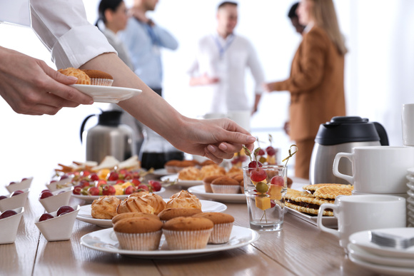 ATENÇÃO se você come muito na rua: evite esses lugares e alimentos para não se arriscar com uma intoxicação alimentar