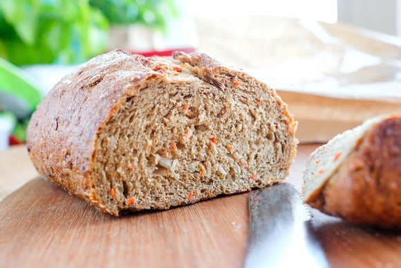 Se você tem cenoura e aveia em casa, você tem um tesouro: nunca mais compre pão na padaria com essa receita saudável, integral e sem glúten