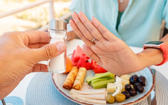 Morria e não sabia: para diminuir a pressão alta, é preciso não só cortar o sal, mas também parar de comer esses alimentos!