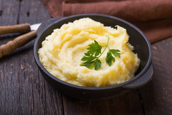 Perguntei a 6 chefs a melhor maneira de fazer purê de batatas - todos disseram a mesma coisa