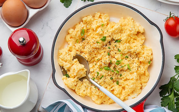 O segredo do ovo mexido bem cremoso SEM MANTEIGA que aprendi com um cozinheiro