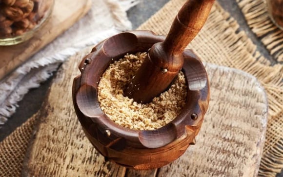 A paçoca no pilão é o doce junino da roça de verdade (Créditos: Shutterstock)