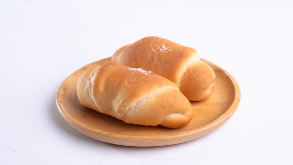 Nunca mais gastei tempo sovando pão desde que aprendi a receita desse pão de liquidificador: cresce muito e fica macio sem esforço