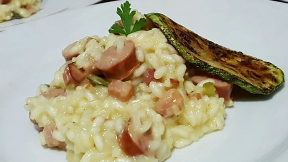 Risoto de abobrinha com linguiça defumada e bacon picado acompanhado de abobrinha grelhada (Créditos: TudoGostoso/Paulo Bueno)