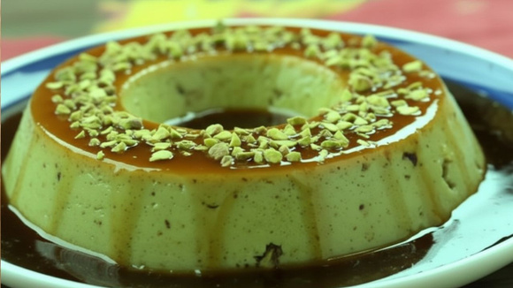 Seus convidados vão ficar babando com esse pudim de pistache: receita prática dá um toque especial ao doce queridinho do Natal