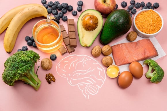 Essa é a lista completa dos alimentos que melhoram a memória, de acordo com a IA: os 5 principais vão te surpreender