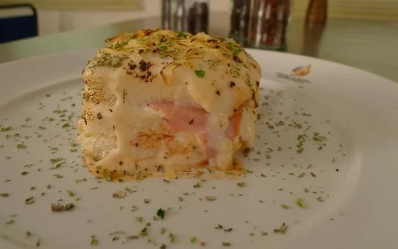 O sanduíche de forno é feito na travessa e fica uma delícia (Créditos: TudoGostoso)