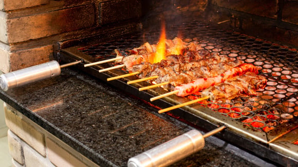 Vai fazer churrasco? Essa é a altura ideal da grelha, o segredo para garantir uma carne mais suculenta