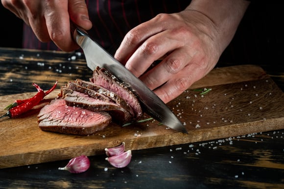 Todo cozinheiro amador precisa ter um kit de facas como este para cortar como um chef