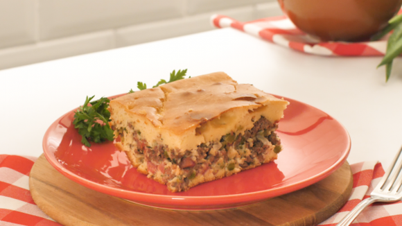 Torta fácil de carne moída: esse é o meu prato de preguiçoso favorito para os dias em que não tenho vontade nenhuma de cozinhar