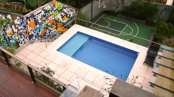 Foi projetado para um terreno com diferentes níveis. (Créditos: Casa GNT/ reprodução YouTube)