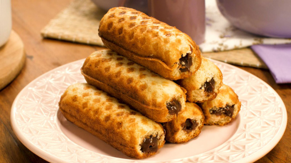 Bolinho recheado caseiro fica até melhor do que as versões industrializadas (Créditos: TudoGostoso)