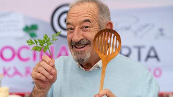 Karlos Arguiñano, 77 anos: "Tomo café com leite, pão com azeite e frutas no café da manhã e faço 45 minutos de alongamento. Levanto às 6h30."
