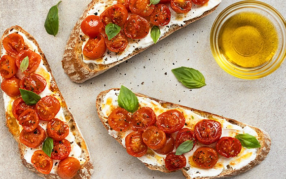 Tomates confitados em casa, muito melhor que de restaurantes caros: TudoGostoso ensina como preparar esse acompanhamento com poucos ingredientes