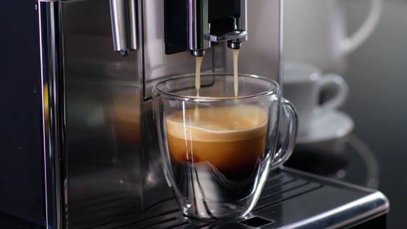 Um novo estudo descobriu que o café das máquinas de venda automática comuns no local de trabalho contém níveis elevados de substâncias que aumentam o colesterol