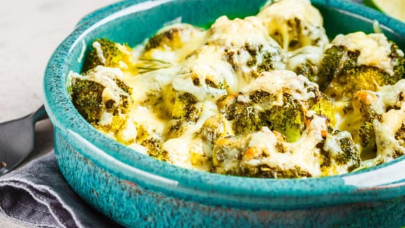 Comer vegetais nunca foi tão gostoso quanto esse brócolis gratinado (Créditos: TudoGostoso)