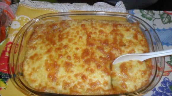 Finalize com uma fatia de queijo antes de levar para o forno ou micro-ondas (Créditos: TudoGostoso)