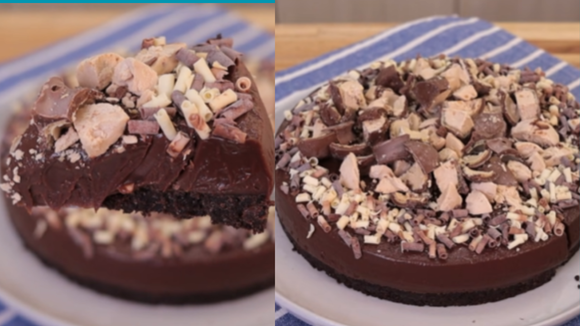 Quanto mais chocolate melhor: essa torta de bombom cremosa e chocolatuda é a sobremesa perfeita para o seu almoço de Páscoa