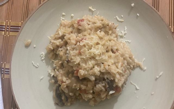 O risoto de cogumelos é ideal para um jantar mais sofisticado antes da virada (Créditos: TudoGostoso/Elza Neves)