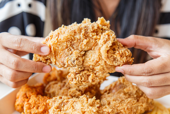 Você comeria frango de laboratório? Carne do futuro será testada em restaurantes e é criada em 2 semanas