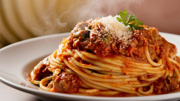 As nonnas italianas concordam: o molho à bolonhesa tradicional leva leite para suavizar a acidez dos tomates