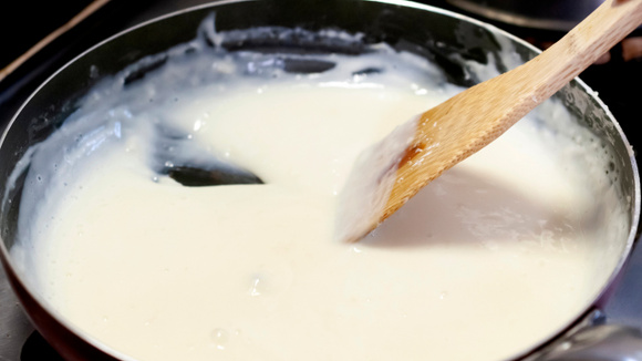 Os chefs espanhóis concordam: "O molho bechamel para croquetes não é feito com mais leite, mas sim com gelatina, 100g de farinha e manteiga”