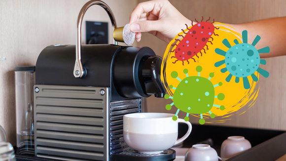 Tem bactéria nesse café! Aprenda de uma vez por todas a forma certa de higienizar sua cafeteira