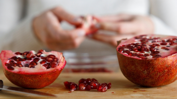 A romã é rica em antioxidantes e pode ajudar na saúde da próstata.(créditos: Shutterstock)