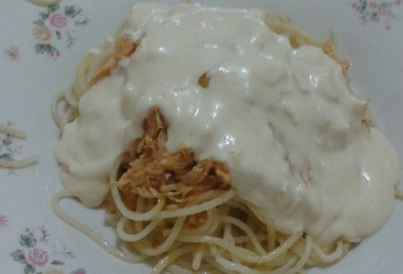 Essa receita com peito de frango e molho branco é uma delícia (Créditos: Alline Alves/TudoGostoso)