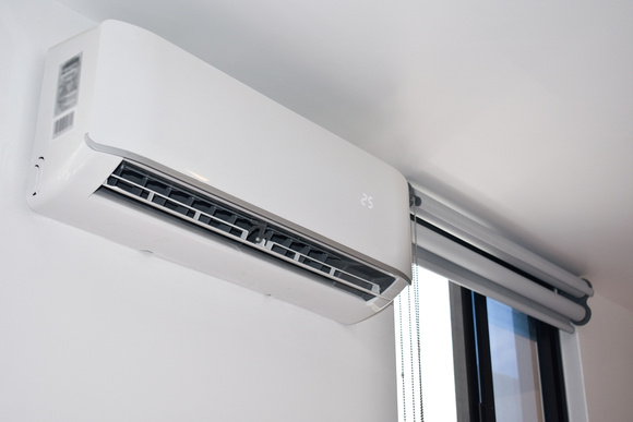Não espere o calor chegar para se arrepender! Mega oferta de ar-condicionado split com quase 50% OFF