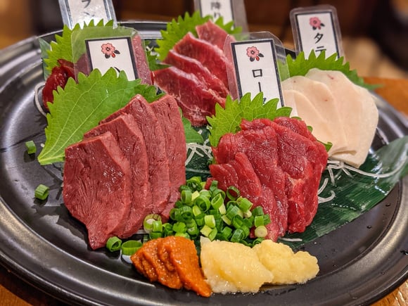 No Brasil, o consumo de carne de cavalo é permitido, desde que o produto siga as regras de inspeção e fiscalização sanitária. (créditos: Shutterstock)