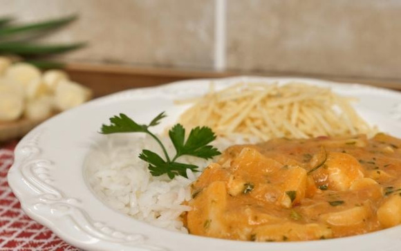 Estrogonofe vegano substitui o leite e a carne (Créditos: TudoGostoso)