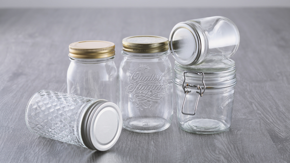 Deixe a cozinha mais organizada com essas ideias. (Créditos: Canva)
