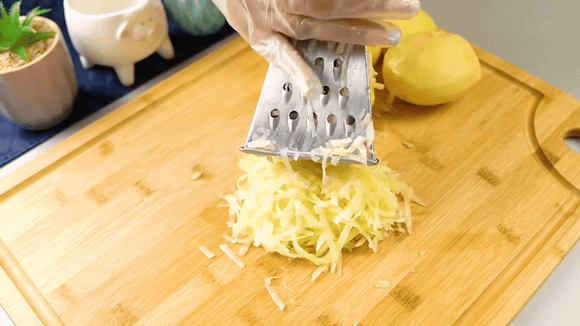 Trocar ingredientes tradicionais por opções mais leves não precisa tirar o sabor de um bom prato. (Foto: reprodução canal Receita e-Fácil no Youtube)