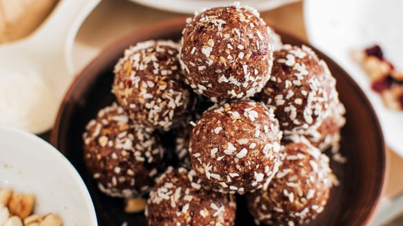 Como fazer trufas de aveia e chocolate: TudoGostoso ensina receita de uma sobremesa doce e saudável com 4 ingredientes