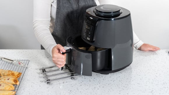 Quer uma airfryer nova? Modelo da Philco esta com 38% de desconto